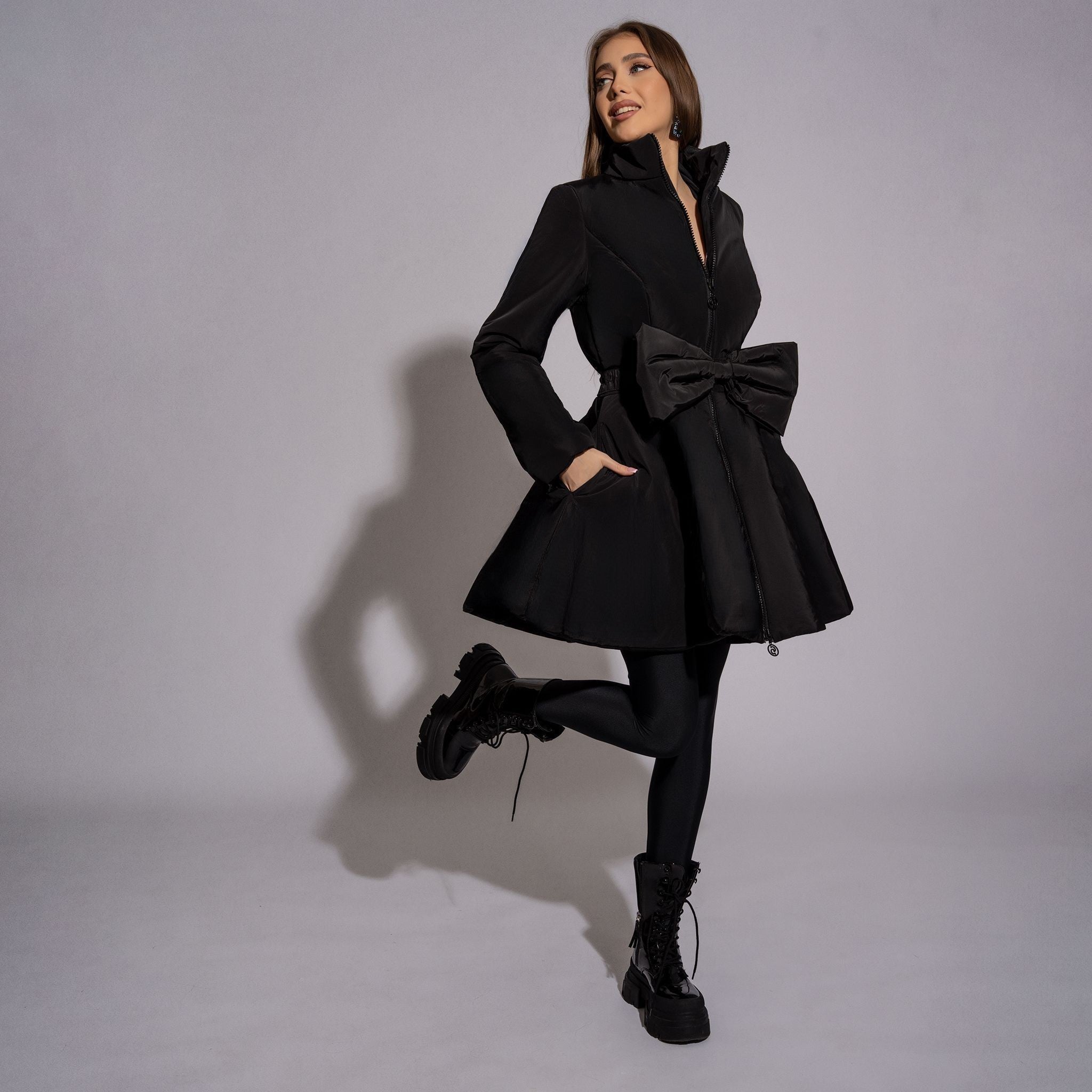 Geaca groasa de iarna neagra clos, din fas, cu funda in talie