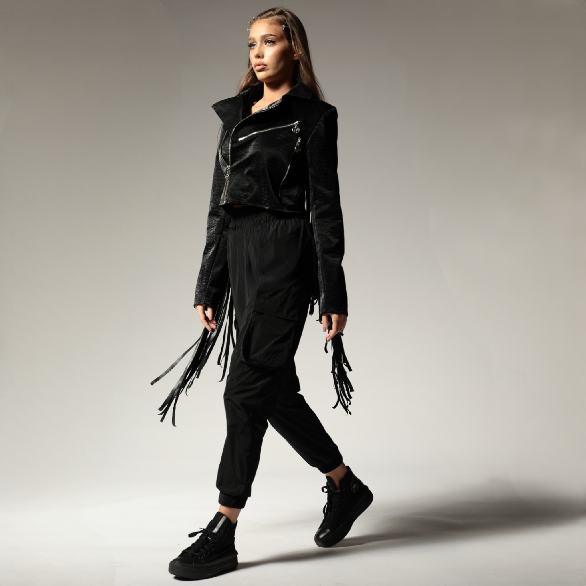 Geaca dama neagra din piele eco cu franjuri Wild West