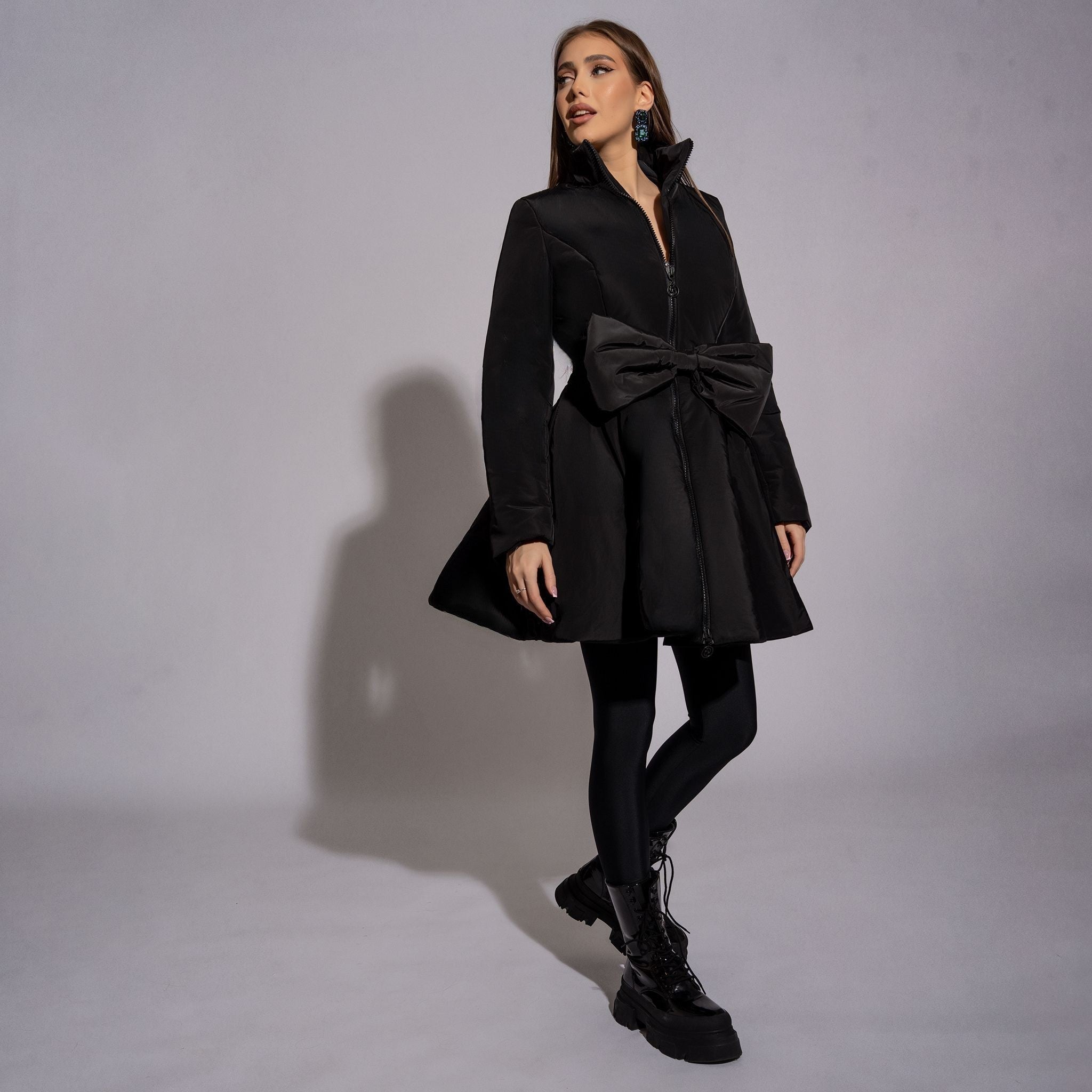 Geaca groasa de iarna neagra clos, din fas, cu funda in talie