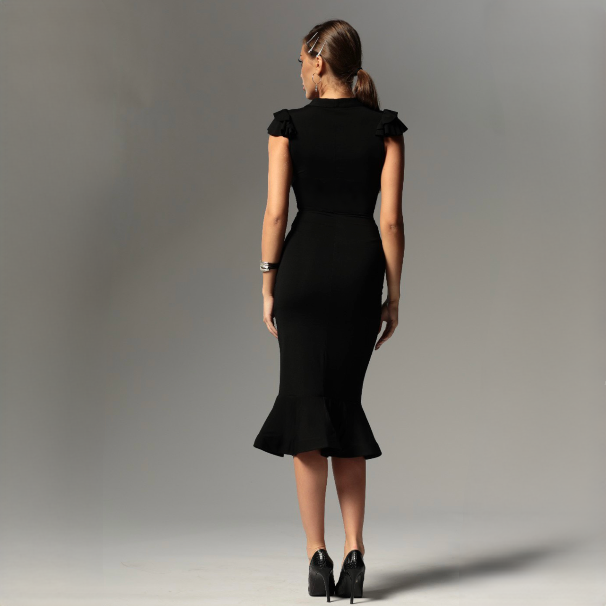 Rochie neagra cu nasturi si volan Josephine