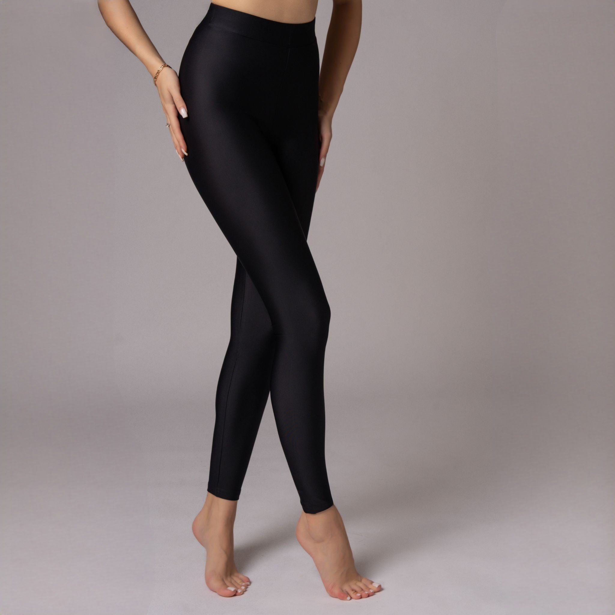 Pantaloni modelatori negri din lycra contractoare