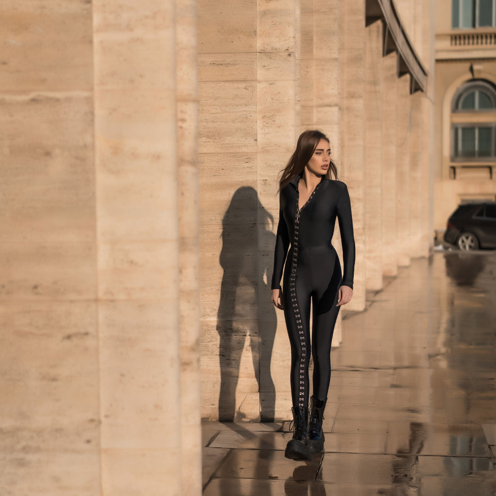 Salopeta neagra modelatoare cu copci metalice Hollywood