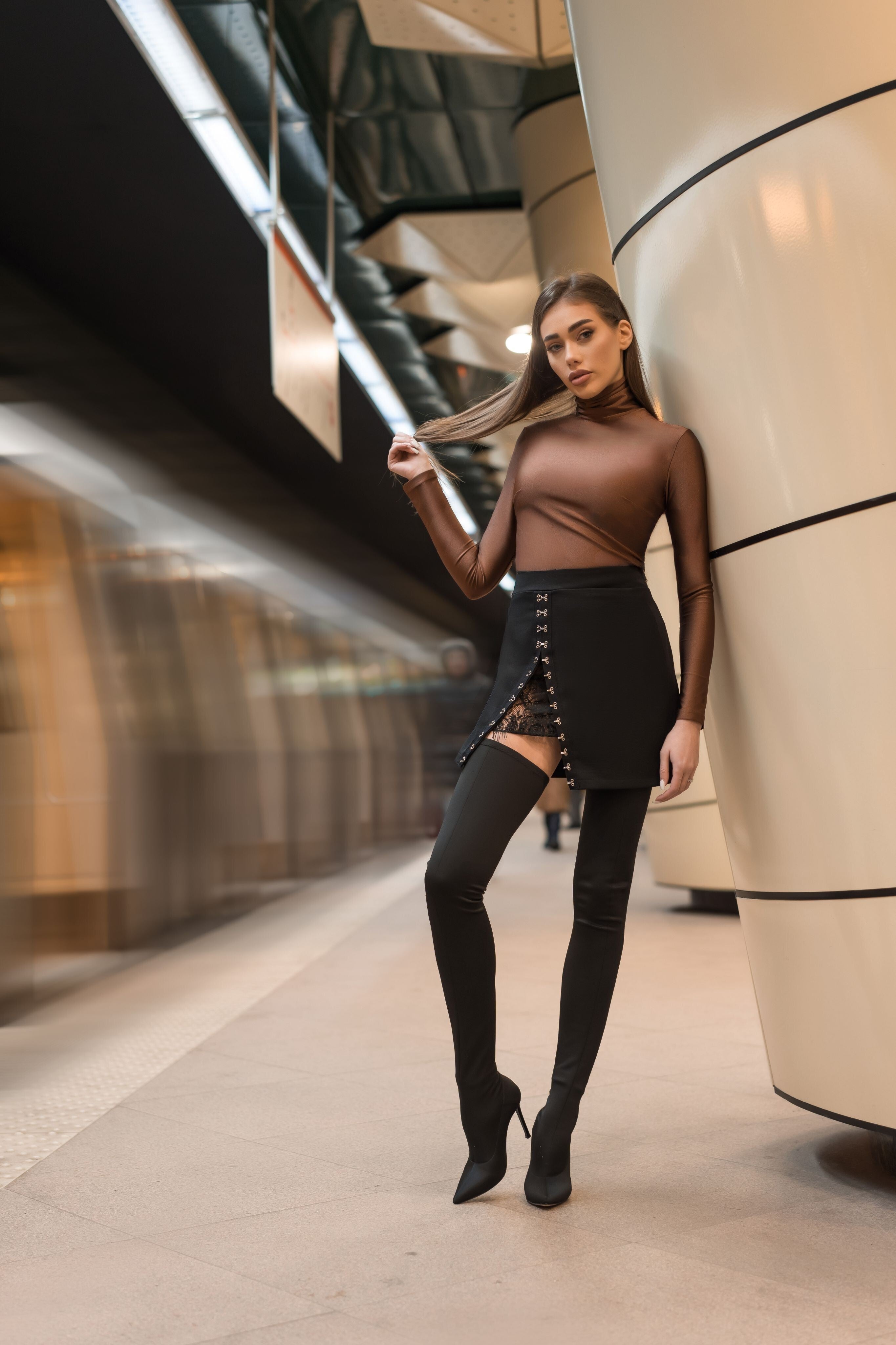 Fusta scurta cu copci metalice si insertie din dantela Backstage Lace