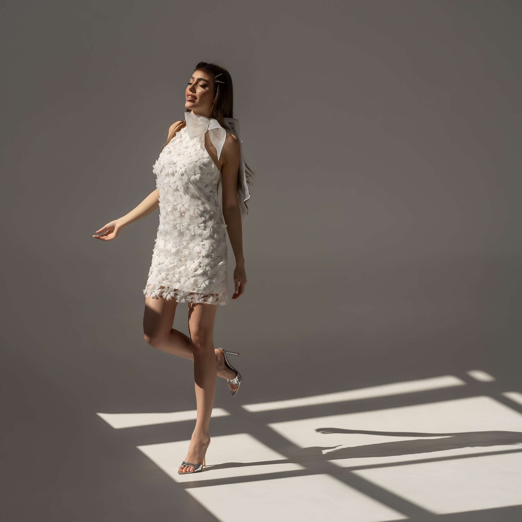 Rochie mini alba cu aplicatii din flori 3D Yes You Are