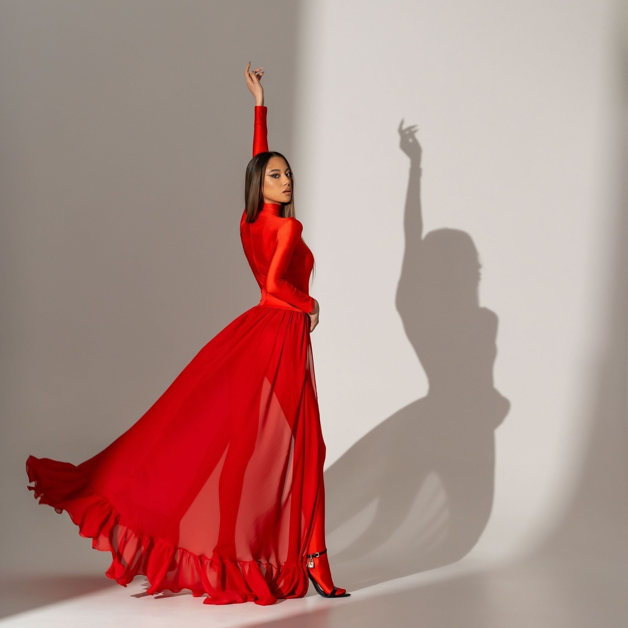 Salopeta dama modelatoare din lycra contractoare cu trena detasabila din voal Girl on fire