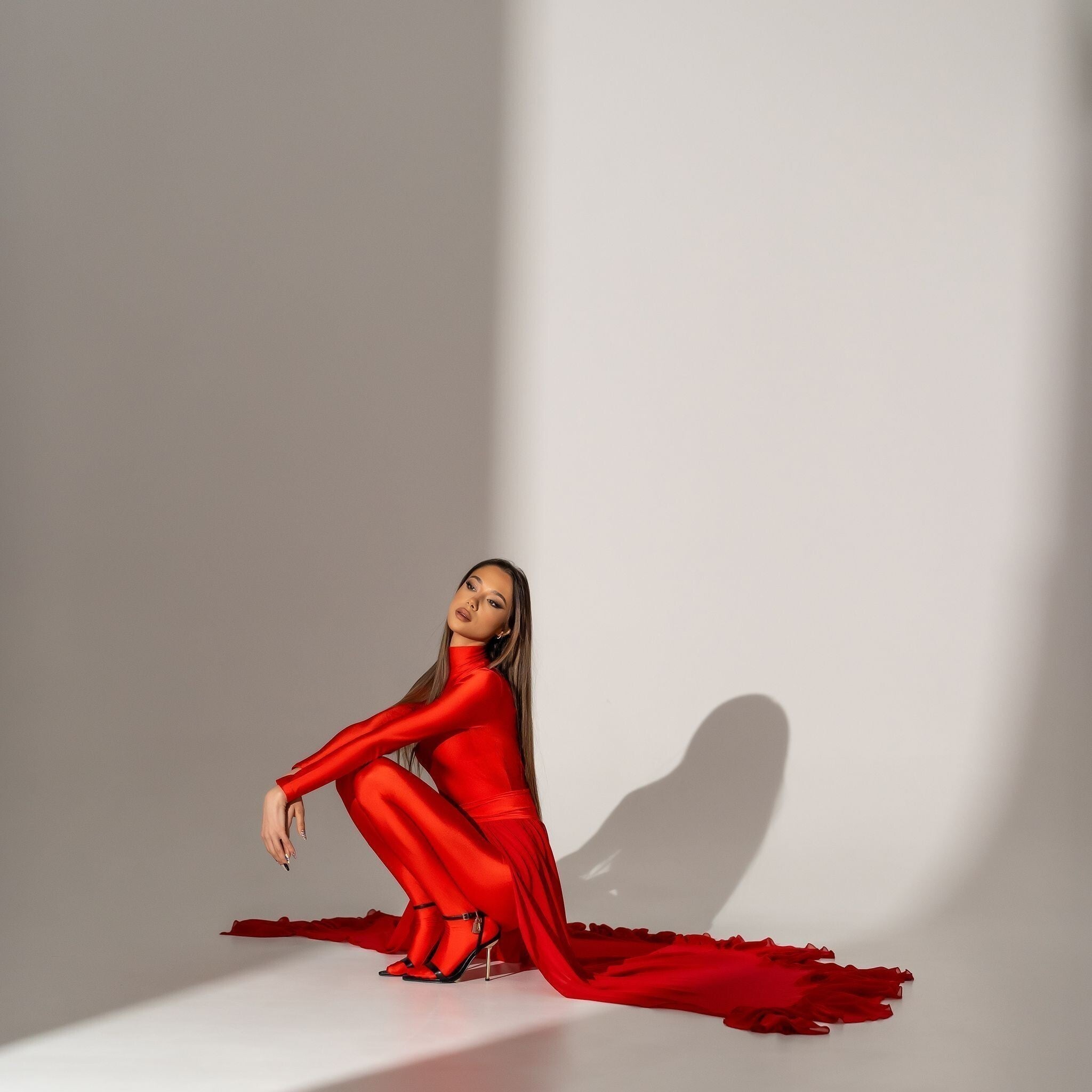 Salopeta dama modelatoare din lycra contractoare cu trena detasabila din voal Girl on fire