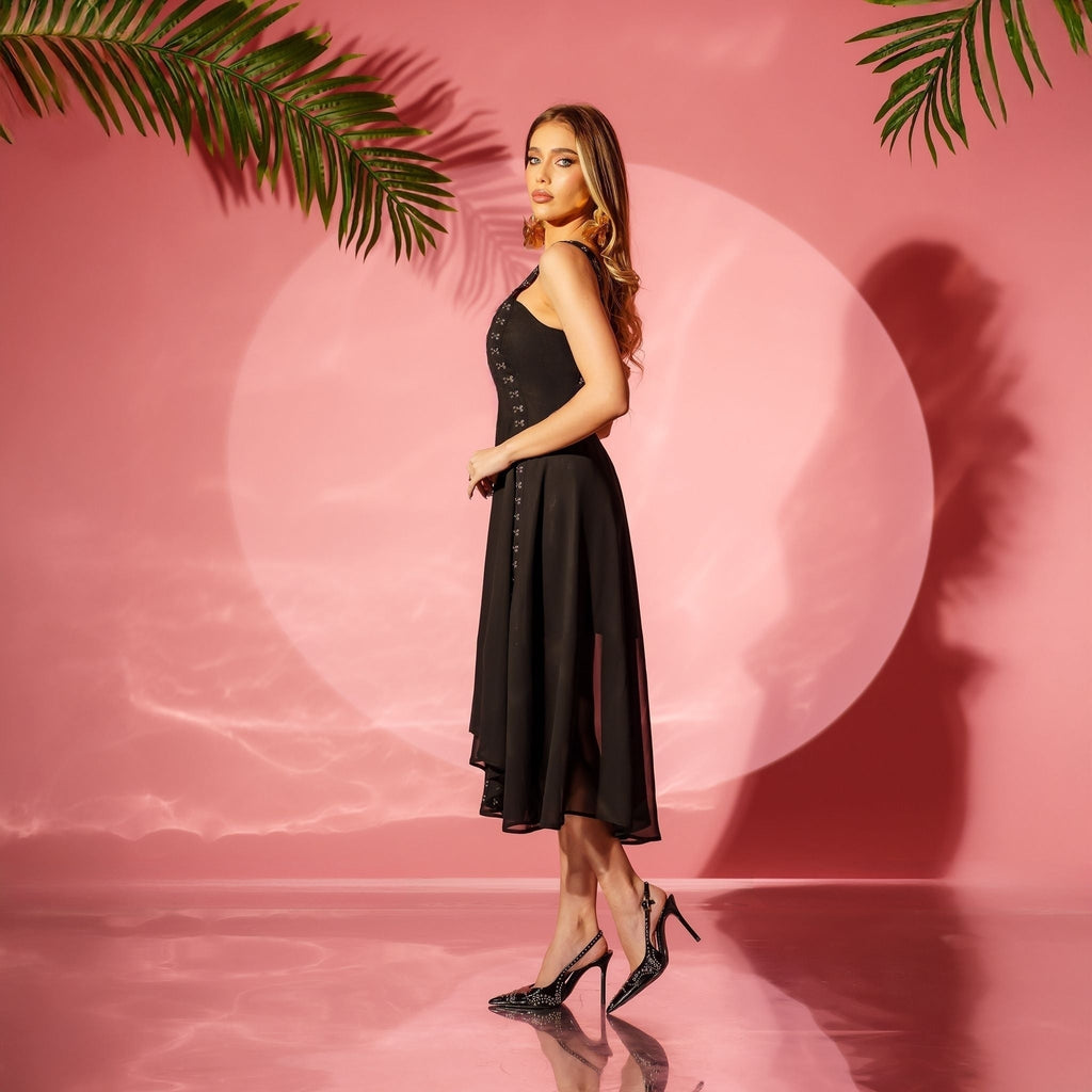 Rochie asimetrică din voal cu bust corset și bretele metalice Nova