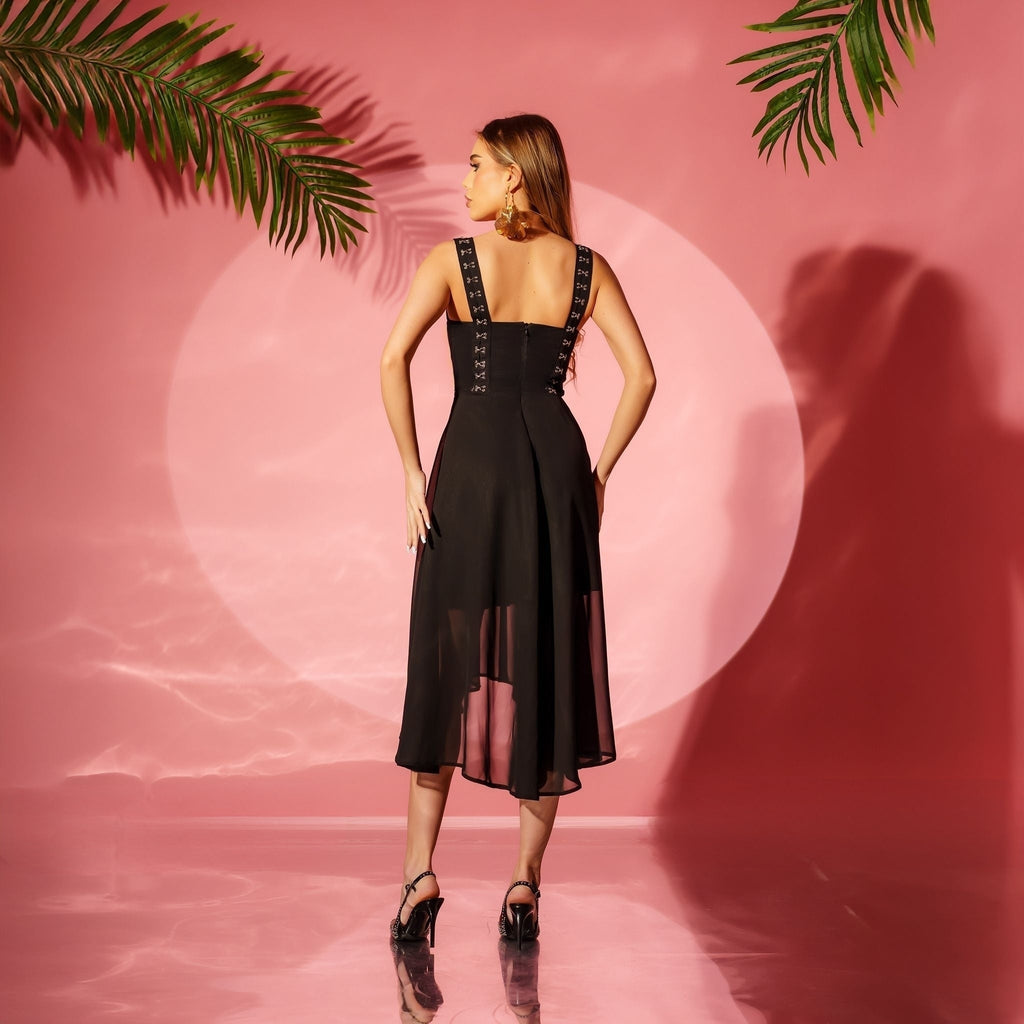 Rochie asimetrică din voal cu bust corset și bretele metalice Nova