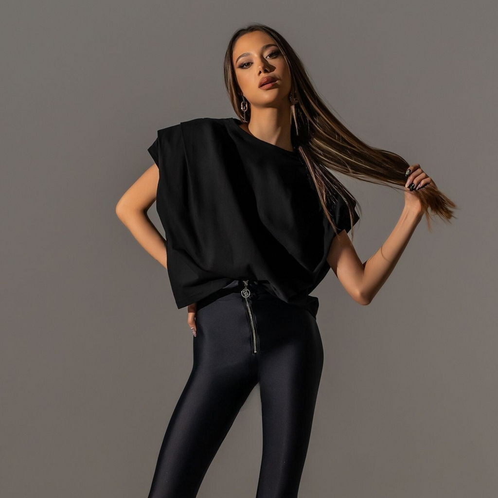 Tricou dama negru cu umeri supradimensionati N⁰23