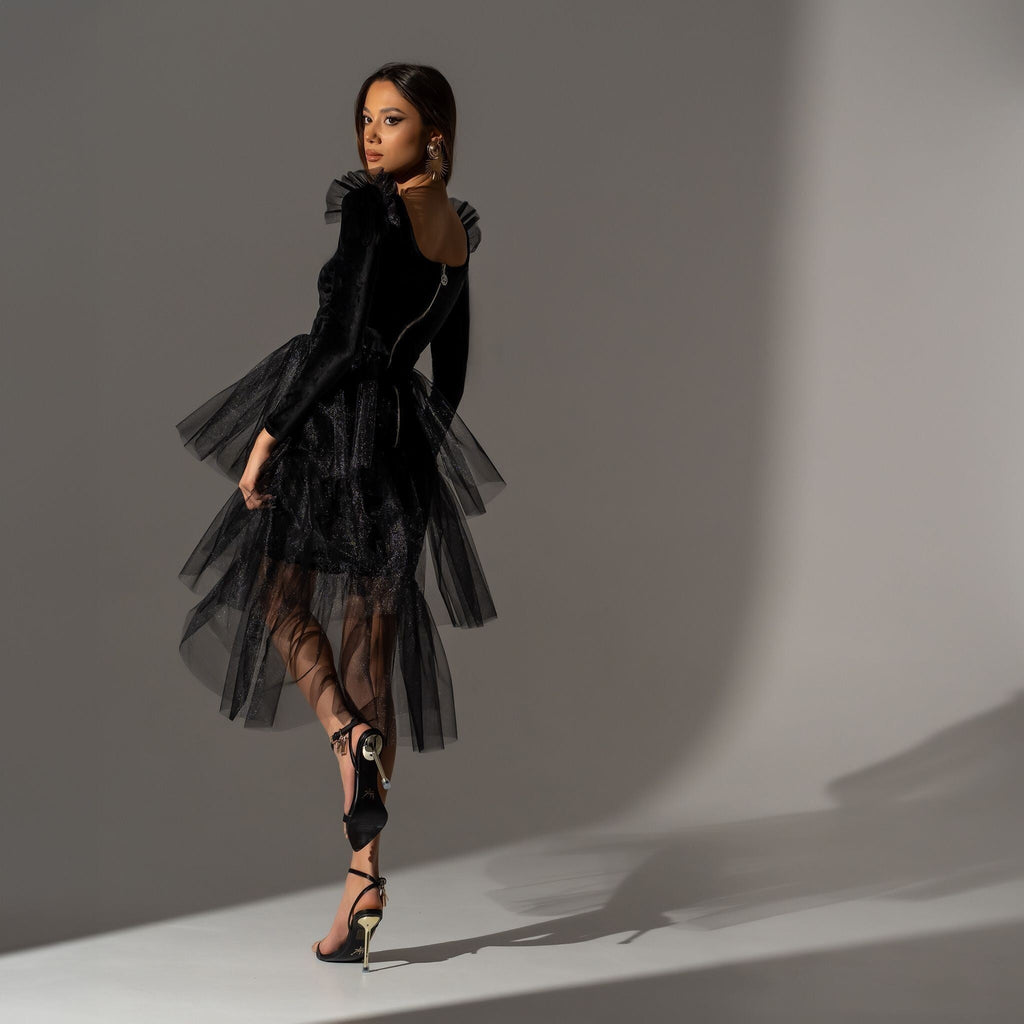 Rochie neagra din catifea cu volane Amelie