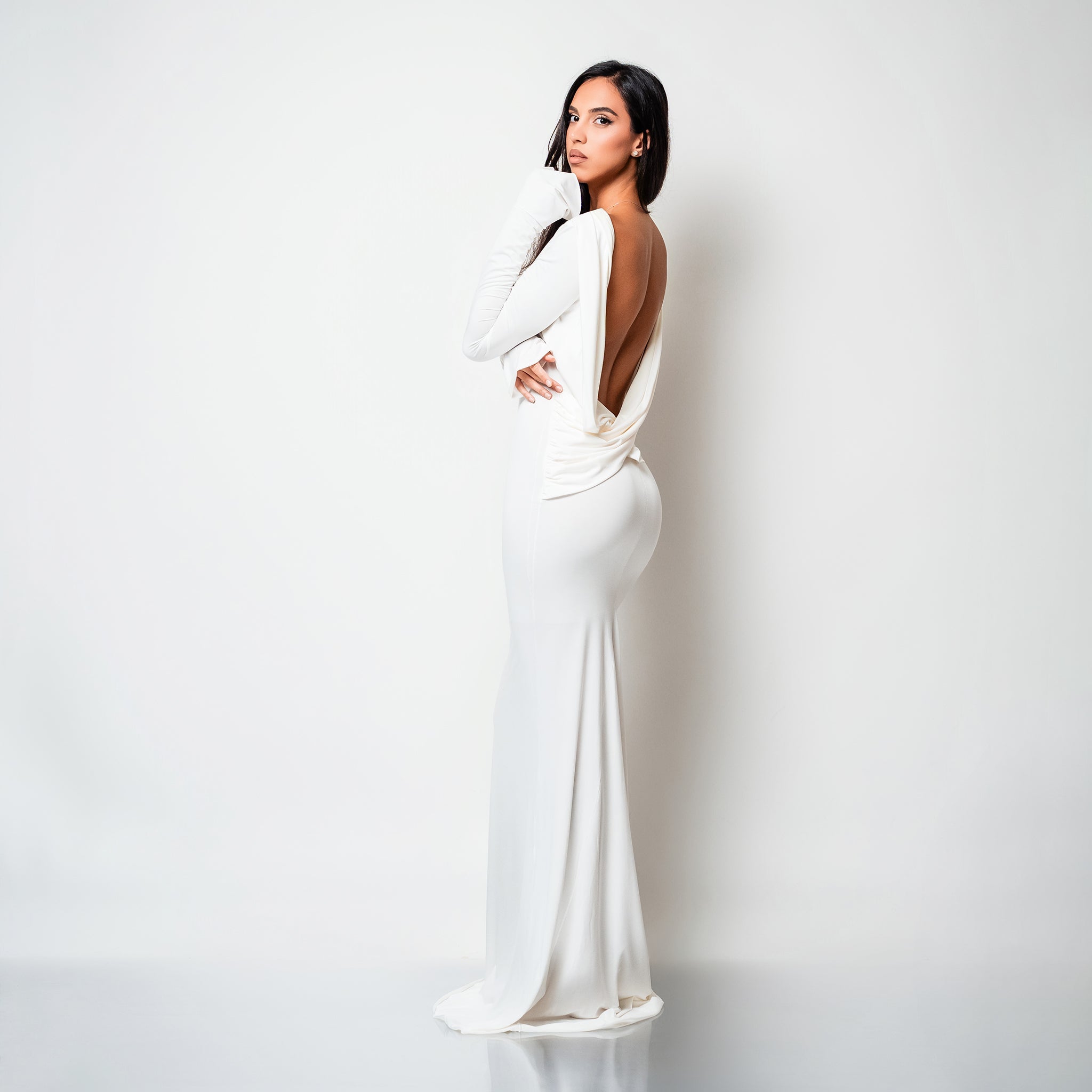 Rochie lunga alba din bumbac de cocktail cu spatele gol si drapaje Luna