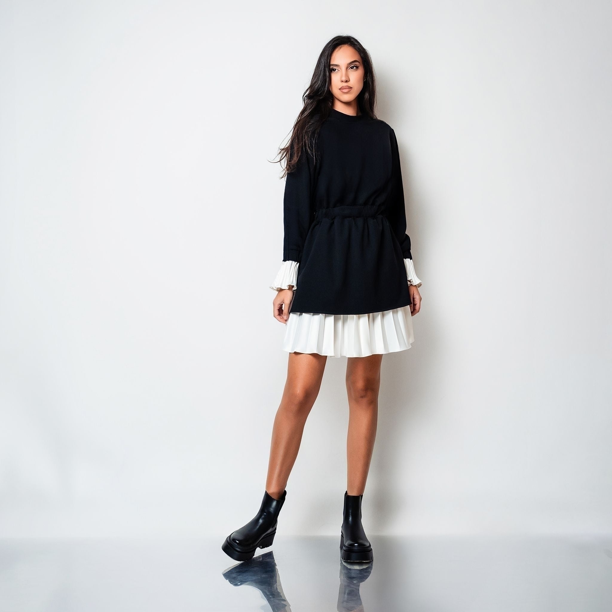 Rochie hanorac cu insertii din tafta de matase plisata Alb/Negru Retro Please