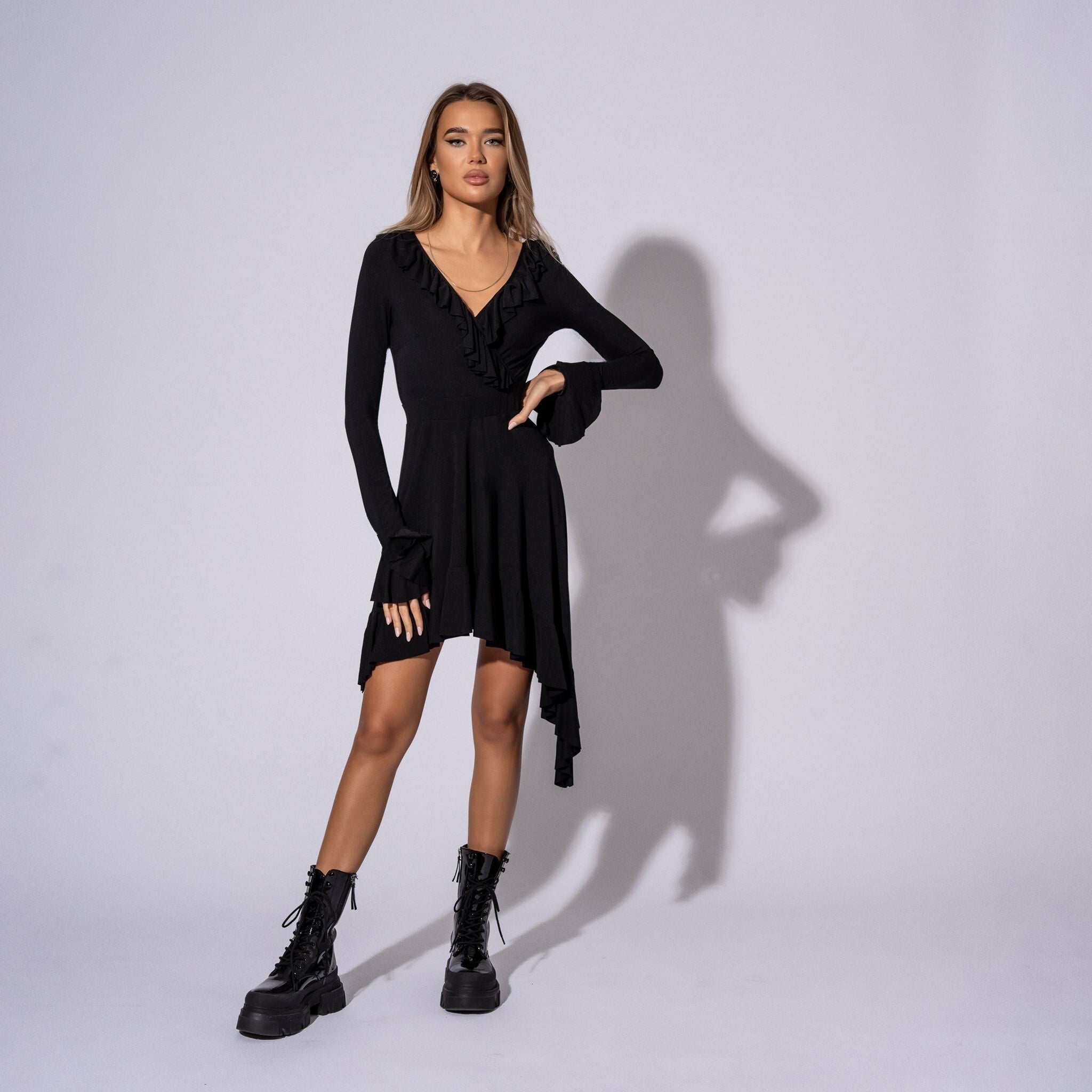 Rochie neagra asimetrica cu volane si maneca lunga Glow