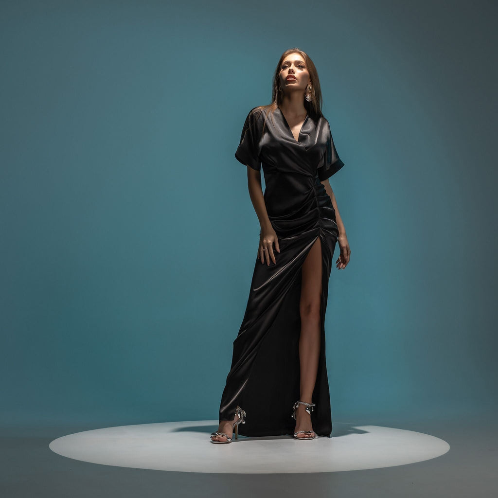 Rochie lunga din satin cu drapaje si bust tip kimono Black Moon