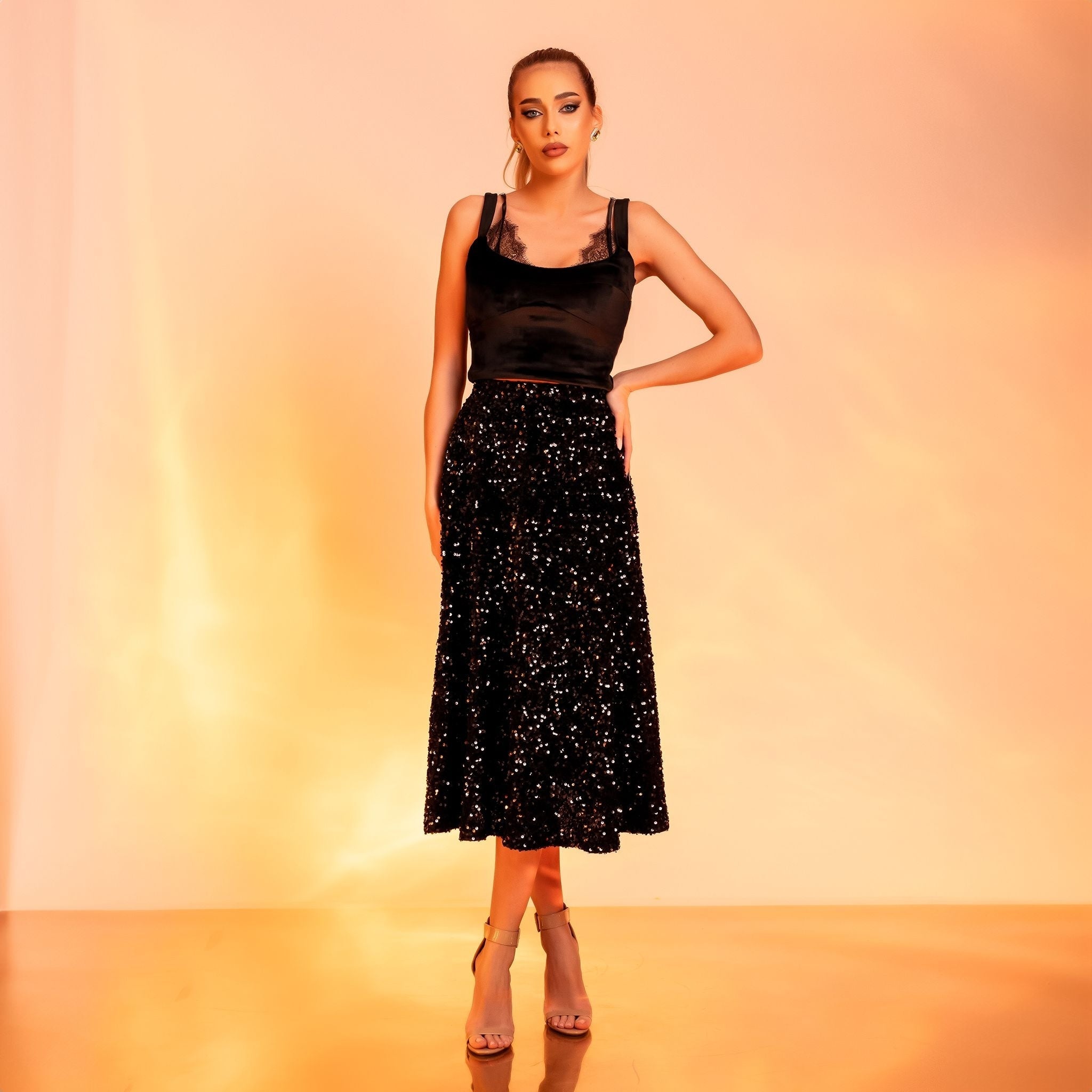 Top din catifea neagra cu cupe din dantela Lust