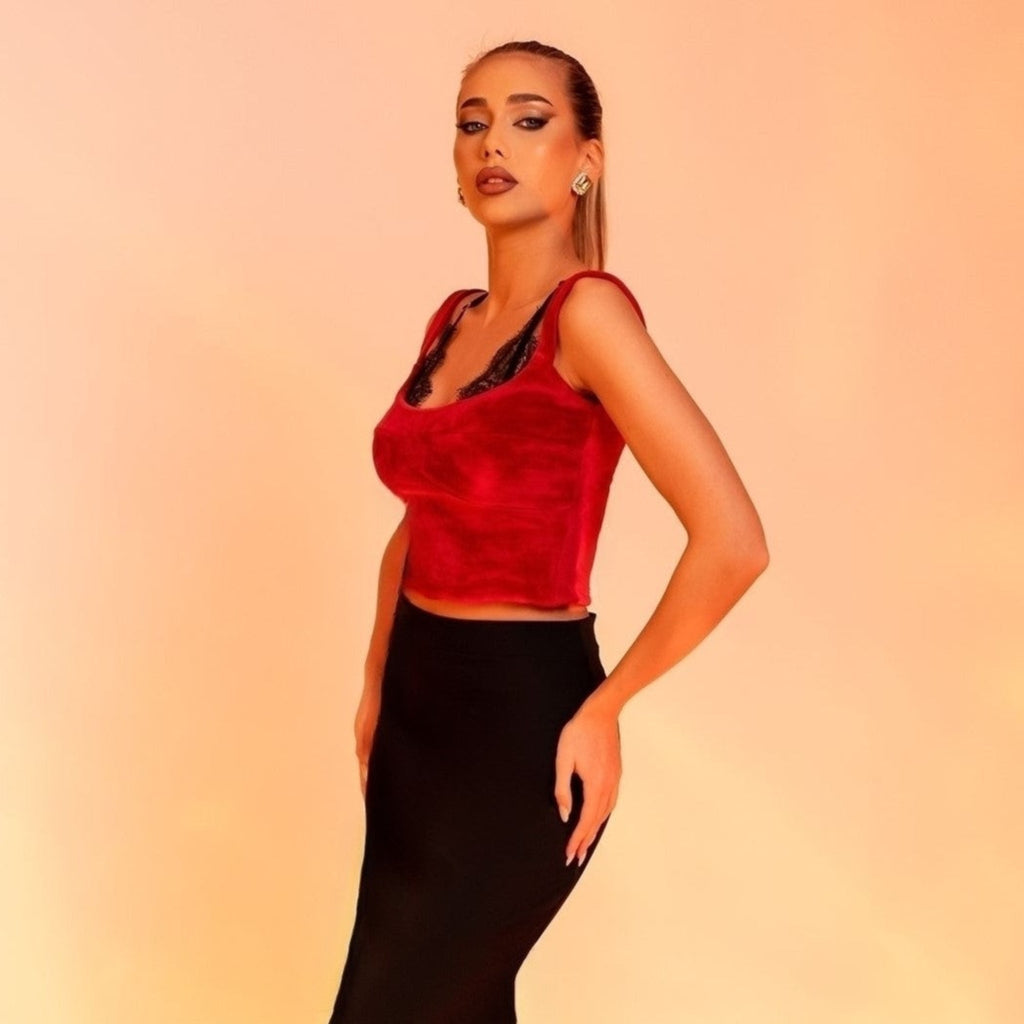 Top din catifea rosie cu cupe din dantela Lust