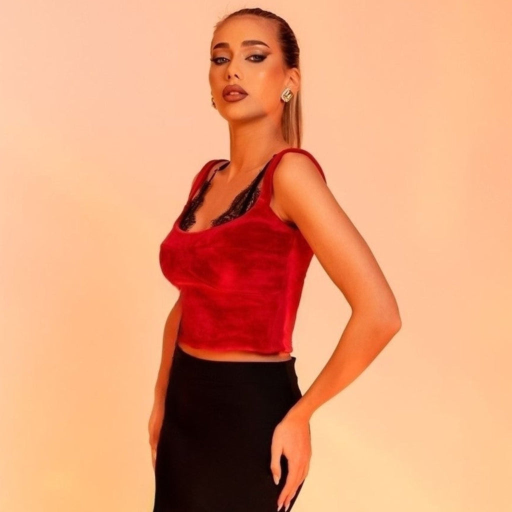 Top din catifea rosie cu cupe din dantela Lust