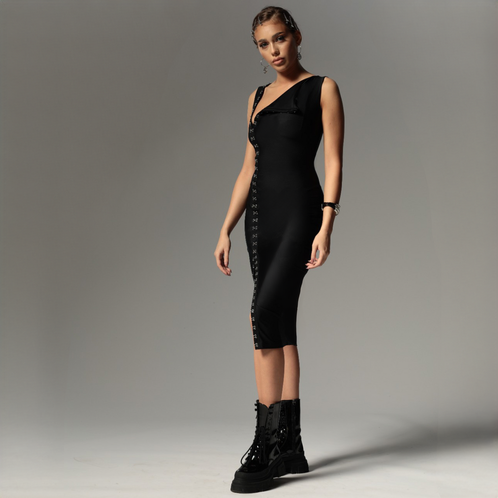 Rochie neagra din lycra cu copci metalice Alma