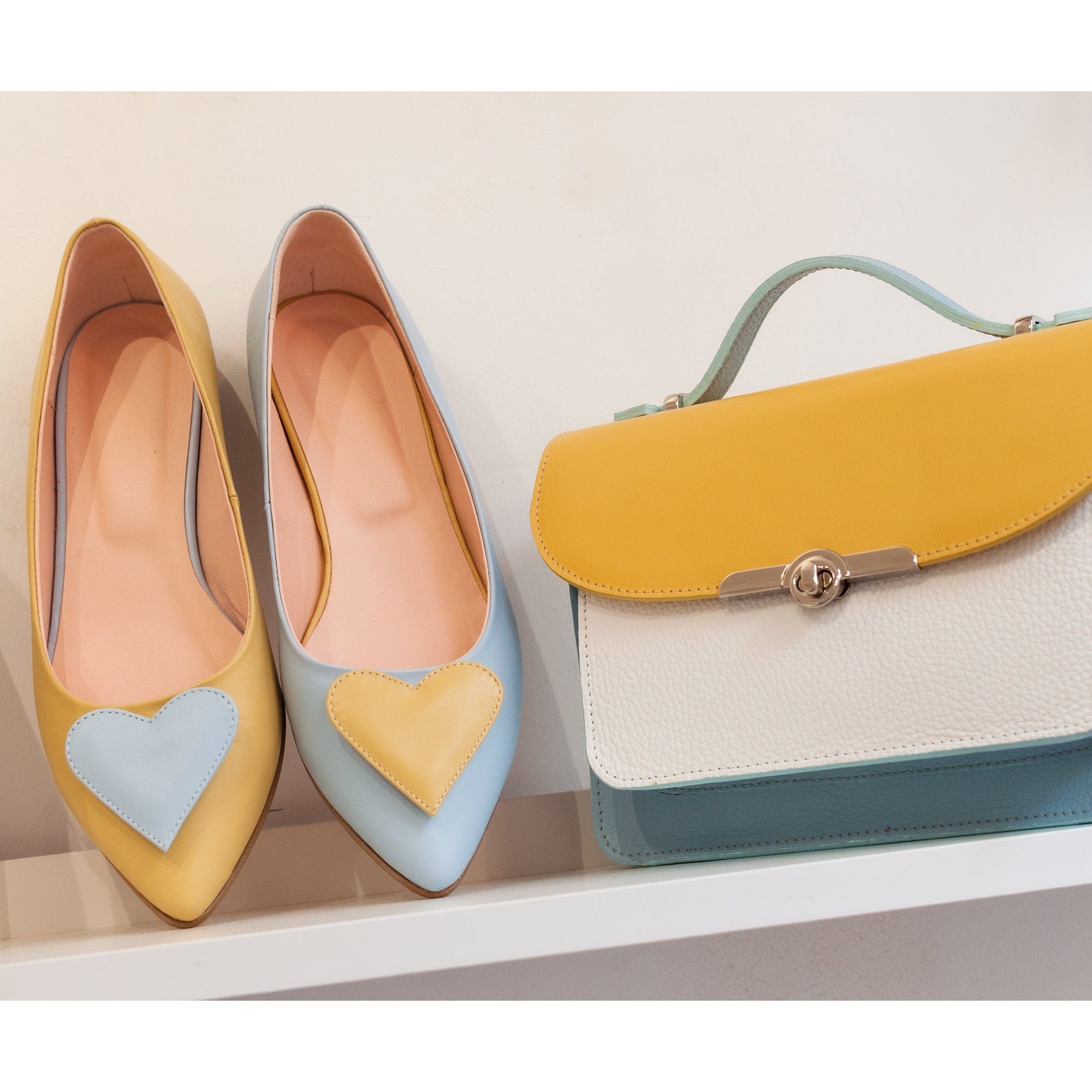 Balerini asimetrici din piele naturala bleu cu galben Chiara