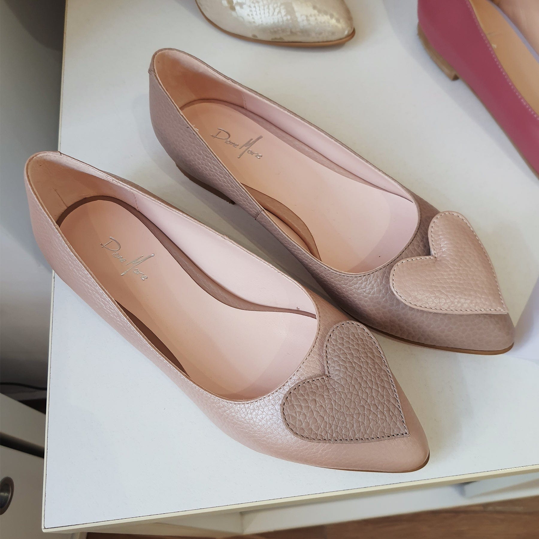 Balerini asimetrici din piele naturala roz cu grej Vivian