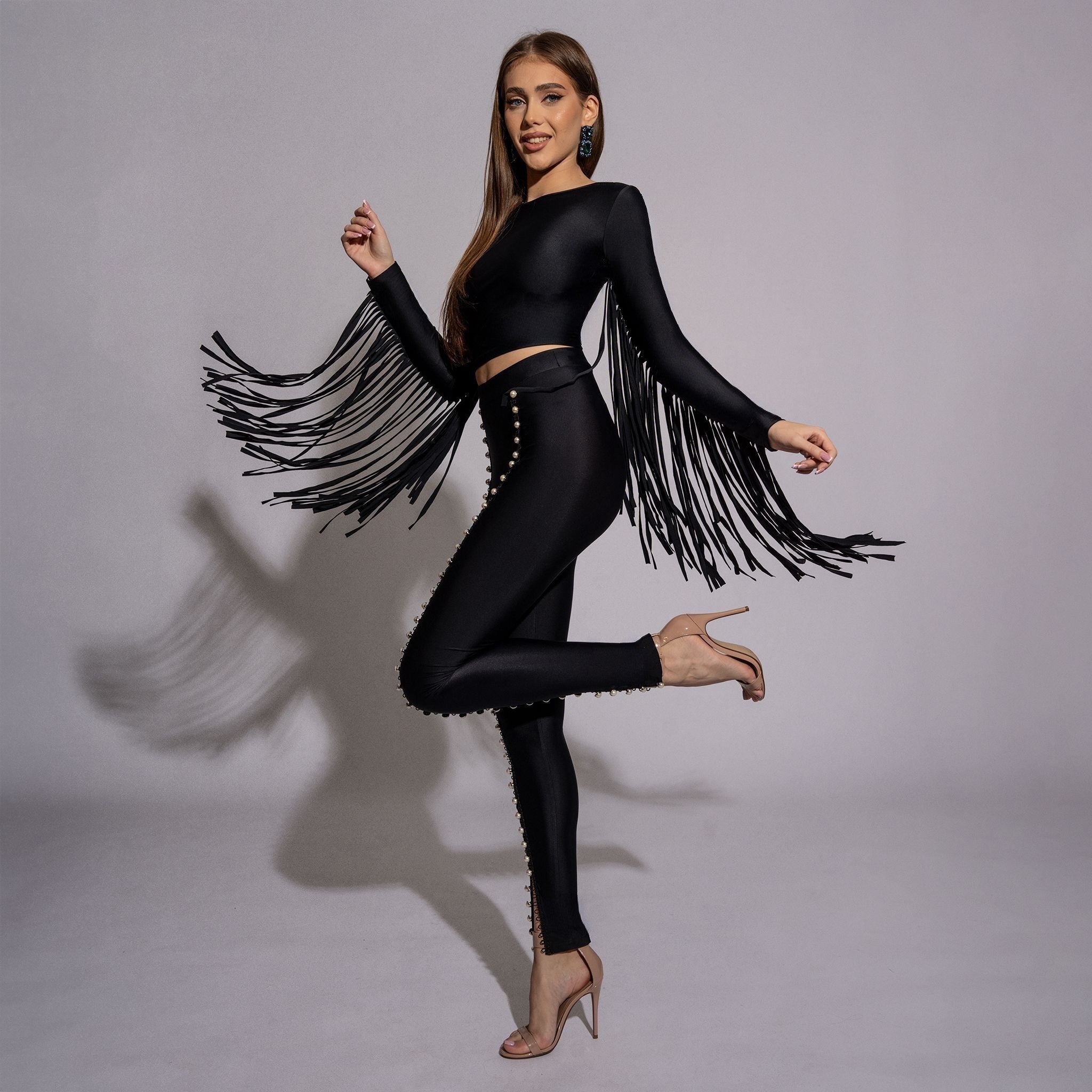 Bluza dama neagra modelatoare cu spate gol si franjuri