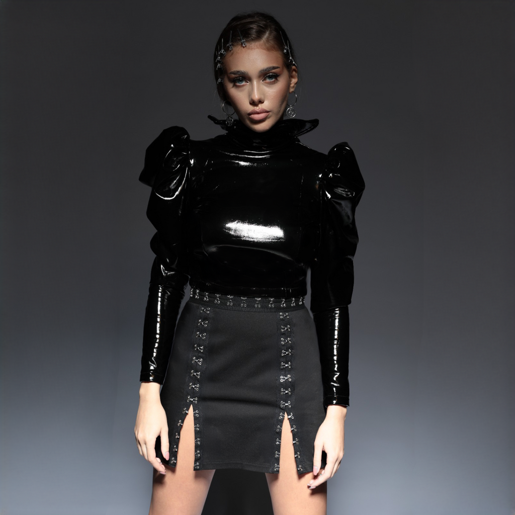 Fusta neagra cu copci metalice